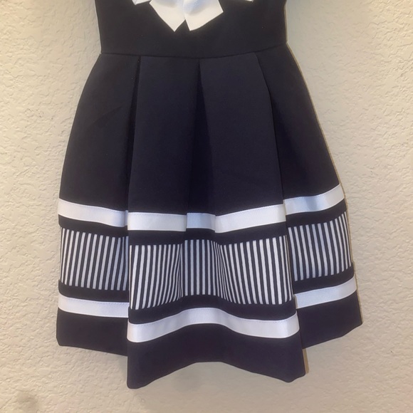 BRAND NEW Navy & White Dress. Zips in the back and has a tie around the waist - Picture 12 of 16